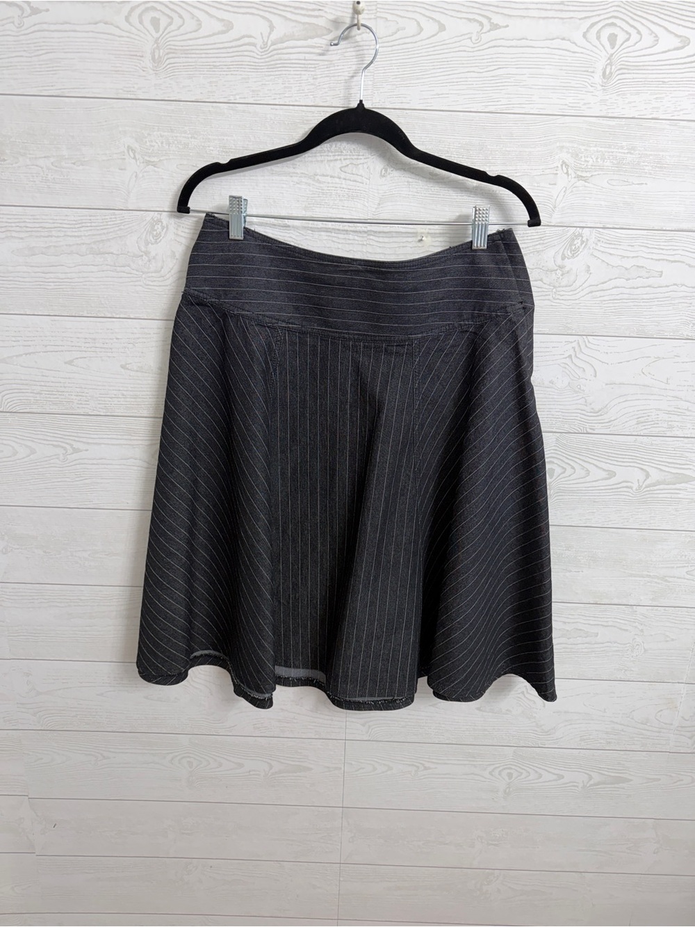 Bison Bisou Women’s Black Pinstripe A-Line Skirt. Size 6